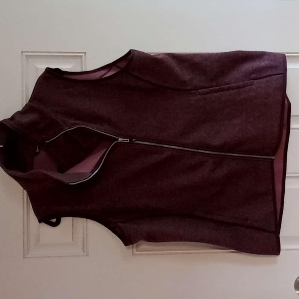 Cutter & buck, asymmetrical athletic vest, women's XXL, maroon color brand new,